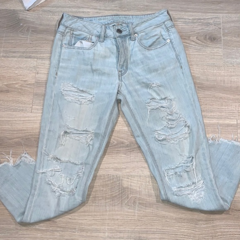 American eagle boyfriend light washed jeans